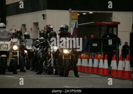 Funzionamento Zulu Bikers & Veterani protesta in piazza del Parlamento, LONDRA, REGNO UNITO. Foto Stock