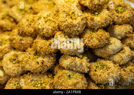 Mezzo fresco orientale deliziosi biscotti presentati. Foto Stock