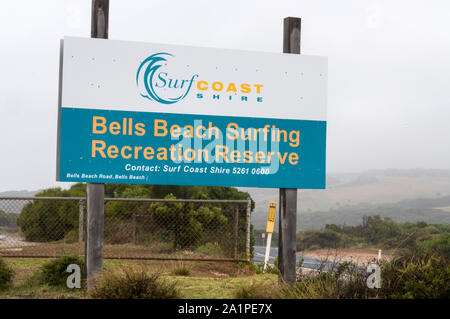 Bells Beach, famosa in tutto il mondo surf beach sulla Great Ocean Road in Victoria, Australia Foto Stock