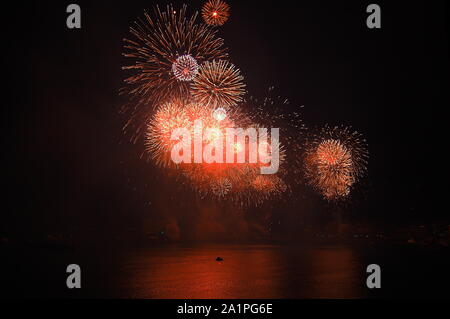 Festival dei fuochi d'artificio di stagione in Giappone vista notturna Foto Stock