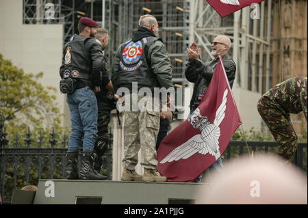 28/09/2019 il funzionamento Zulu Bikers & Luna Veterani al di fuori della sede del parlamento di Londra, Regno Unito. Foto Stock