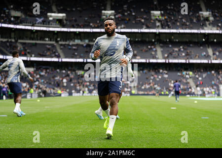 Tottenham Hotspur Stadium, Londra, Regno Unito. 28 Sep, 2019. English Premier League Football, Tottenham Hotspur rispetto a Southampton; Danny Rose del Tottenham Hotspur durante il pre match warm up - rigorosamente solo uso editoriale. Nessun uso non autorizzato di audio, video, dati, calendari, club/campionato loghi o 'live' servizi. Online in corrispondenza uso limitato a 120 immagini, nessun video emulazione. Nessun uso in scommesse, giochi o un singolo giocatore/club/league pubblicazioni Credito: Azione Sport Plus/Alamy Live News Foto Stock