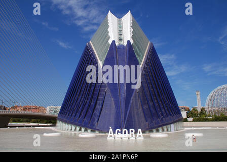 L'edificio Agora presso la Città delle Arti e delle Scienze di Valencia in Spagna il 5 settembre 2019. Foto Stock
