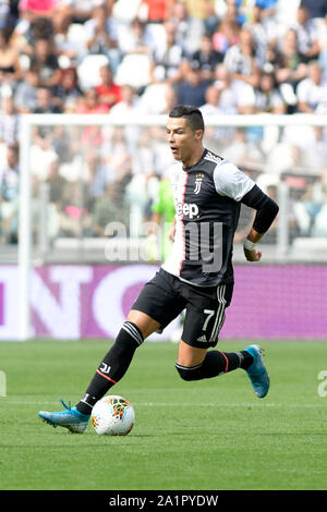 Lo Stadio Allianz, Torino, Italia. 28 Sep, 2019. Serie A CALCIO, Juventus Football Club versusSPAL; Cristiano Ronaldo della Juventus sulla sfera Credito: Azione Sport Plus/Alamy Live News Foto Stock