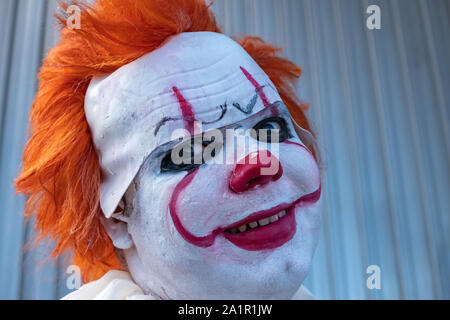 Glasgow, Scotland, Regno Unito. 28 Sep, 2019. Un cosplayer vestito come Pennywise Il Clown ballare, da un personaggio del romanzo di orrore che da Stephen King che frequentano il sistema MCM Comic Con tenutasi presso la SEC Center. Credito: Berretto Alamy/Live News Foto Stock