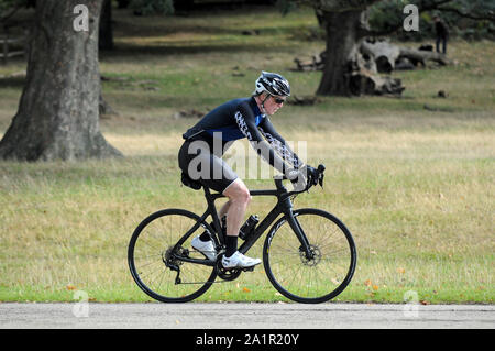 Londra, UK, 28 settembre 2019, la gente a prendere le loro possibilità di godere di Richmond Park come wet weather chiude a. Credito: JOHNNY ARMSTEAD/Alamy Live News Foto Stock