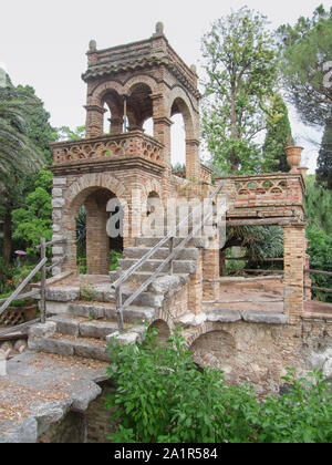 Edificio storico attorno a Taormina in Sicilia, Italia Foto Stock