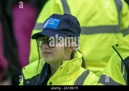 Gli ufficiali di polizia nella partecipazione al Preston Gay Pride evento nel centro della citta' di Preston, Regno Unito Foto Stock