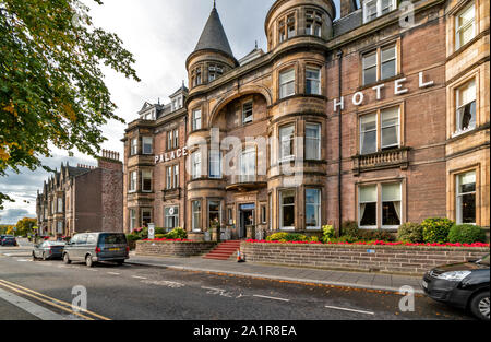 La città di Inverness Scozia visualizza in basso NESS WALK IL PALACE HOTEL Foto Stock