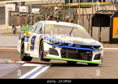 Concord, North Carolina, Stati Uniti d'America. 28 Sep, 2019. 9 Chase Elliott durante la prima sessione di prove libere per la NASCAR Monster Energy Cup sessantesimo annuale di Bank of America ROVAL 400 il 27 settembre 2019 a Charlotte Motor Speedway strada nel corso della concordia, North Carolina Credit: Ed Clemente/ZUMA filo/Alamy Live News Foto Stock