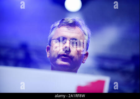 Vienna, Austria. Il 27 settembre, 2019. Il leader della destra Fpö (FPOe), Norbert Hofer parla durante un evento di campagna davanti a Domenica's snap elezioni parlamentari.Il 29 settembre 2019 elezioni parlamentari avranno luogo come risultato di un hidden-riprese dove OeVP è partner della coalizione, estrema destra Freedom Party (FPOe) è stato catturato in uno scandalo di corruzione e ha portato il governo verso il basso. Credito: Omar Marques/SOPA Immagini/ZUMA filo/Alamy Live News Foto Stock