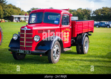 Vintage Bedford Dropside autocarro, 1951, N. reg.: GBK 73 a masticare Stoke Match di aratura 2019 Foto Stock