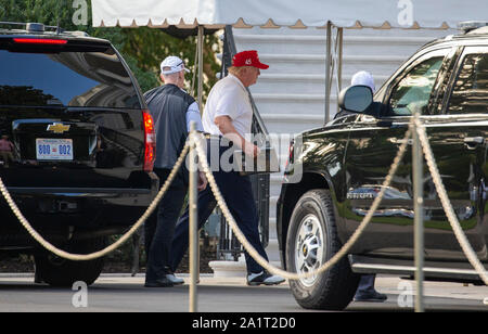 Washington DC, Stati Uniti d'America. 28 Sep, 2019. Il Presidente degli Stati Uniti, Trump ritorna alla Casa Bianca dopo aver trascorso la giornata il golf in Washington DC, Stati Uniti, il Sabato, Settembre 28, 2019.Credit: Tasos Katopodis/Piscina via CNP | Utilizzo di credito in tutto il mondo: dpa/Alamy Live News Foto Stock