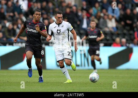 Swansea, Regno Unito. 28 Sep, 2019. Connor Roberts di Swansea City in azione. EFL Skybet partita in campionato, Swansea City v Reading al Liberty Stadium di Swansea sabato 28 settembre 2019. Questa immagine può essere utilizzata solo per scopi editoriali. Solo uso editoriale, è richiesta una licenza per uso commerciale. Nessun uso in scommesse, giochi o un singolo giocatore/club/league pubblicazioni. pic da Andrew Orchard/Andrew Orchard fotografia sportiva/Alamy Live news Credito: Andrew Orchard fotografia sportiva/Alamy Live News Foto Stock