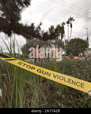 San Diego, California, Stati Uniti d'America. 28 Sep, 2019. I dimostranti si sono riuniti a San Diego Del Mar Fairgrounds per protestare contro la struttura di hosting di una pistola show. Essi inoltre hanno protestato contro la continua la vendita di armi d'assalto. Credito: David Barak/ZUMA filo/Alamy Live News Foto Stock