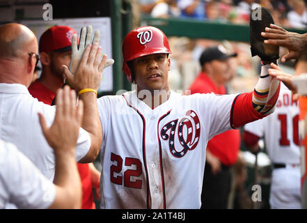 Washington, Stati Uniti. 28 Sep, 2019. Washington cittadini sinistra fielder Juan Soto (22) punteggi contro Cleveland Indians a cittadini Parco di Washington, DC il Sabato, Settembre 28, 2019. Foto di Kevin Dietsch/UPI Credito: UPI/Alamy Live News Foto Stock