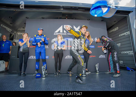 Austin, Stati Uniti d'America. 28 Sep, 2019. 28 settembre 2019: Tanner Foust #34 (al centro) con il team Andretti Rallycross celebra la sua vittoria a ARX Americas Rallycross, il circuito delle Americhe. Austin, Texas. Credito: Cal Sport Media/Alamy Live News Foto Stock