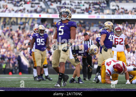 Seattle, WA, Stati Uniti d'America. 28 Sep, 2019. Washington Huskies defensive back Myles Bryant (5) reagisce a un arresto difensivo durante un gioco tra il Southern California Trojan e Washington Huskies in Alaska Airlines campo presso Husky Stadium di Seattle, WA. Il Huskies ha vinto 28-14. Sean marrone/CSM/Alamy Live News Foto Stock