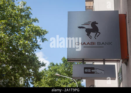 Lione, Francia - 15 luglio 2019: Chaabi logo della banca di fronte al loro ufficio principale a Lione. Chiamato anche Banque Chaabi du Maroc, BCDM, è il francese branc Foto Stock
