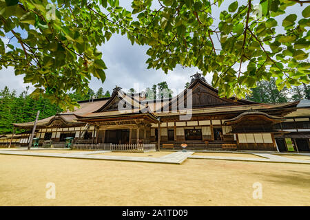 Wakayama, Giappone - 24 Luglio 2019: un ampio angolo di visione di tutto il Tempio Kongobuji, tempio di testa della setta Shingon del buddismo. Primo costruito da Toyotomi H Foto Stock