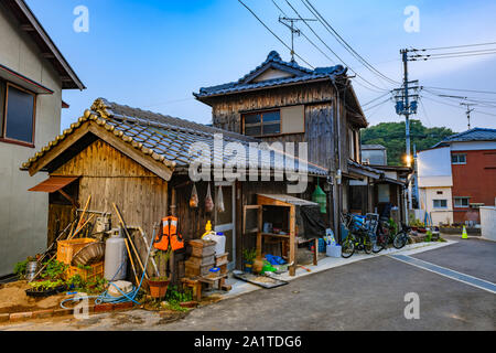 Kagawa, Giappone - 28 Luglio 2019: locale storico casa in legno su Shodoshima isola. Foto Stock