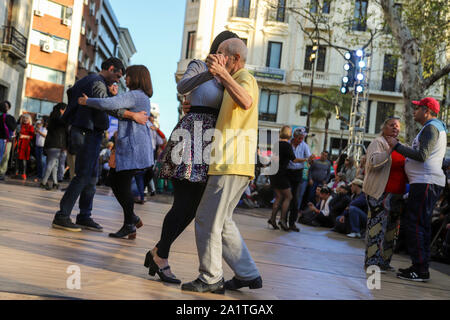 Montevideo, Uruguay. 28 Sep, 2019. Dilettanti ballerini di tango visto durante il Tango di Montevideo 2019. Credito: SOPA Immagini limitata/Alamy Live News Foto Stock