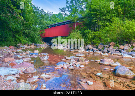 Everett coperto Ponte sul funzionamento di forno in Cuyahoga Valley National Park. In Ohio. Stati Uniti d'America Foto Stock