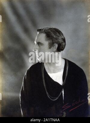 JOHN BARRYMORE come frazione, Principe di Danimarca ritratto da Sasha aka ALEXANDER STEWART nel 1925 Londra produzione di Amleto da William Shakespeare al Theatre Royal Haymarket Foto Stock