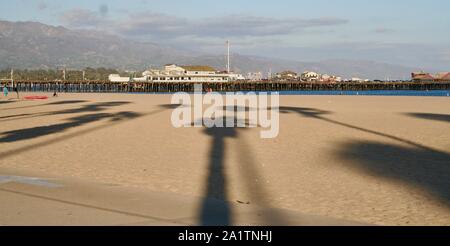 Santa Barbara, California, Stati Uniti d'America. 28 Sep, 2019. Santa Barbara Pier e Spiaggia Credito: Amy Katz/ZUMA filo/Alamy Live News Foto Stock