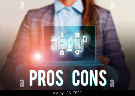 Conceptual la scrittura a mano che mostra Pro Cost. Concetto significato le favorevoli e sfavorevoli fattori o motivi di dimostrazione Foto Stock