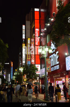 Shinjuku di notte, Tokyo, Giappone, Asia Foto Stock