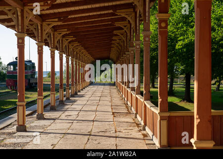 Piattaforma di Haapsalu stazione ferroviaria di Haapsalu, Estonia, paesi baltici, Europa Foto Stock