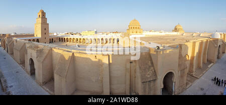 La grande moschea nella città tunisina Kairouan o Kairwan Foto Stock