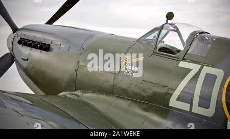 Il Supermarine Spitfire IX MH434 sul display statico a Duxford, Battaglia di Gran Bretagna su airshow il 22 settembre 2019 Foto Stock