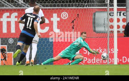 Paderborn, Germania. 28 Sep, 2019. firo: 28.09.2019 Calcio, 2019/2020 1.Bundesliga: SC Paderborn - Bayern Monaco, Muenchen 2: 3 Manuel Neuer, | Utilizzo di credito in tutto il mondo: dpa/Alamy Live News Foto Stock