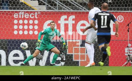 Paderborn, Germania. 28 Sep, 2019. firo: 28.09.2019 Calcio, 2019/2020 1.Bundesliga: SC Paderborn - Bayern Monaco, Muenchen 2: 3 Manuel Neuer, | Utilizzo di credito in tutto il mondo: dpa/Alamy Live News Foto Stock