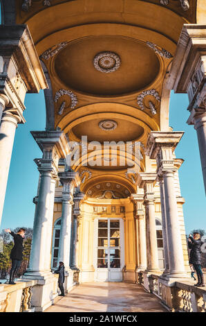 Vista su architettura in Gloriette costruzione di Vienna Foto Stock