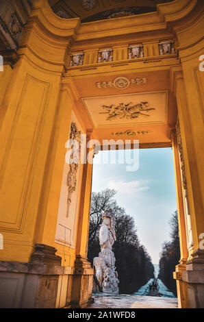 Vista su architettura in Gloriette costruzione di Vienna Foto Stock