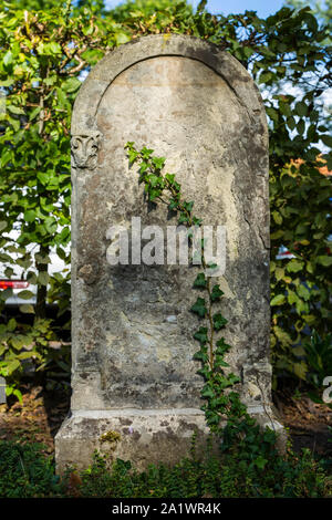 D-Luedinghausen, Stever, Muensterland, Westfalia, Renania settentrionale-Vestfalia, NRW, vecchio cimitero Ebreo, grave, oggetto contrassegnato per la rimozione definitiva Foto Stock