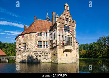 D-Luedinghausen, Stever, Muensterland, Westfalia, Renania settentrionale-Vestfalia, NRW, Vischering Castello, moated il castello, Castello dei Cavalieri, medioevo, rinascimento, museo Muensterland, finestra di baia, Fossato, fossato del castello Foto Stock