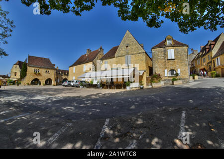 Place de la Rode, Domme, Dordogne, la valle della Dordogna, Périgord, Aquitaine, Francia Foto Stock