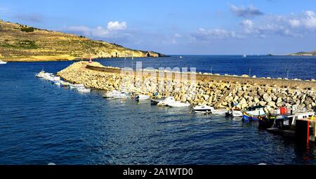 Mgarr a Gozo - 8 ottobre 2018:Yachts nel harvour di Mgarr Foto Stock