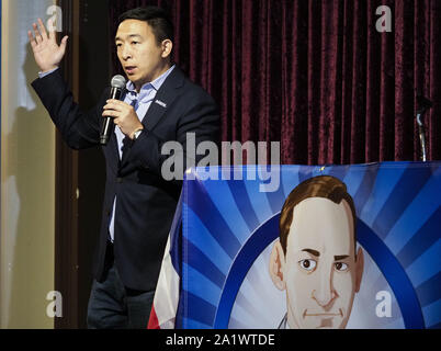 Città di Sioux, IOWA, USA. 28 Sep, 2019. 2020 democratico presidenziale candidato imprenditore e ANDREW YANG parla al Woodbury County Democrats Harry Hopkins cena presso il Abu Bekr Shrine Temple nella città di Sioux, Iowa, sabato 28 settembre, 2019. Credito: Jerry Mennenga/ZUMA filo/Alamy Live News Foto Stock
