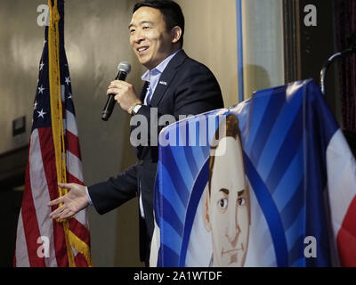 Città di Sioux, IOWA, USA. 28 Sep, 2019. 2020 democratico presidenziale candidato imprenditore e ANDREW YANG parla al Woodbury County Democrats Harry Hopkins cena presso il Abu Bekr Shrine Temple nella città di Sioux, Iowa, sabato 28 settembre, 2019. Credito: Jerry Mennenga/ZUMA filo/Alamy Live News Foto Stock