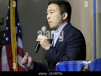 Città di Sioux, IOWA, USA. 28 Sep, 2019. 2020 democratico presidenziale candidato imprenditore e ANDREW YANG parla al Woodbury County Democrats Harry Hopkins cena presso il Abu Bekr Shrine Temple nella città di Sioux, Iowa, sabato 28 settembre, 2019. Credito: Jerry Mennenga/ZUMA filo/Alamy Live News Foto Stock