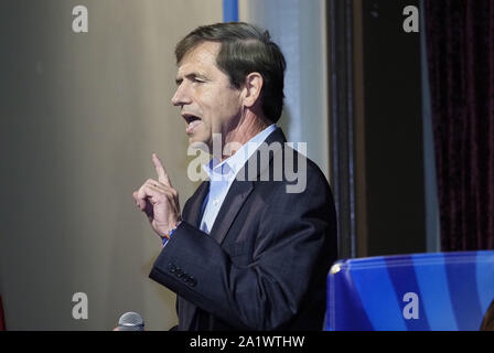 Città di Sioux, IOWA, USA. 28 Sep, 2019. 2020 presidenziale candidato democratico ed ex Pennsylvania congressman JOE SESTAK parla al Woodbury County Democrats Harry Hopkins cena presso il Abu Bekr Shrine Temple nella città di Sioux, Iowa, sabato 28 settembre, 2019. Credito: Jerry Mennenga/ZUMA filo/Alamy Live News Foto Stock