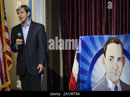 Città di Sioux, IOWA, USA. 28 Sep, 2019. 2020 presidenziale candidato democratico ed ex Pennsylvania congressman JOE SESTAK parla al Woodbury County Democrats Harry Hopkins cena presso il Abu Bekr Shrine Temple nella città di Sioux, Iowa, sabato 28 settembre, 2019. Credito: Jerry Mennenga/ZUMA filo/Alamy Live News Foto Stock