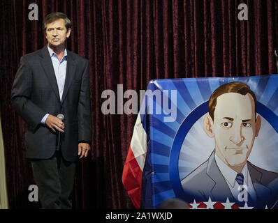 Città di Sioux, IOWA, USA. 28 Sep, 2019. 2020 presidenziale candidato democratico ed ex Pennsylvania congressman JOE SESTAK parla al Woodbury County Democrats Harry Hopkins cena presso il Abu Bekr Shrine Temple nella città di Sioux, Iowa, sabato 28 settembre, 2019. Credito: Jerry Mennenga/ZUMA filo/Alamy Live News Foto Stock