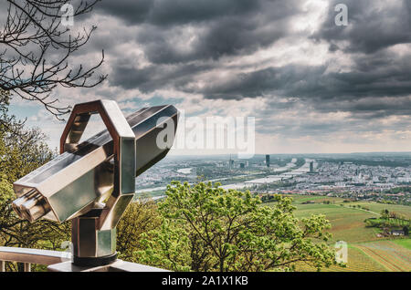 Punto di vista a Kahlenberg mountain, con vista sulla città di Vienna, destinazione turistica Foto Stock