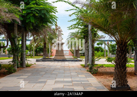 Città Bianca, Pondicherry/India- 3 Settembre 2019: statua in marmo bianco di Giovanna d'arco nel quartiere francese di Pondicherry Foto Stock